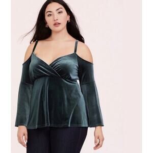 Torrid Womans Blouse Sz 3X Plus Cold Shoulder Velvet Stretch Green Bell Sleeve